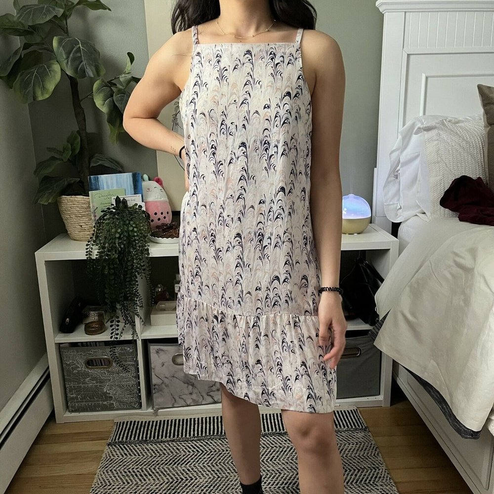 Club Monaco Floral Summer Casual Dress With Ruffled Bottom Hem Size 6 100% Silk